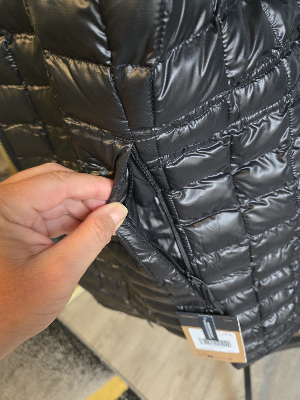 The North Face Black Quilted Hooded Puffer Jacket - Picture 3 of 5